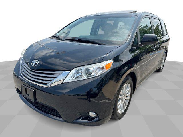 Photo of 2017 Midnight Black Metallic Toyota Sienna
