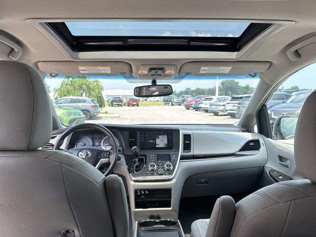 Photo of 2017 Midnight Black Metallic Toyota Sienna