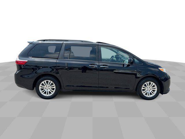 Photo of 2017 Midnight Black Metallic Toyota Sienna