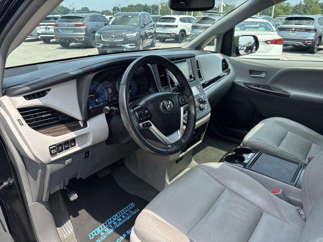 Photo of 2017 Midnight Black Metallic Toyota Sienna