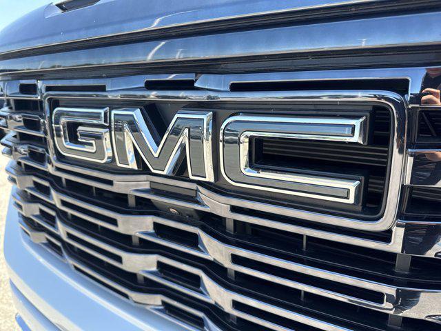 Photo of 2023 White Frost Tricoat GMC Sierra 1500