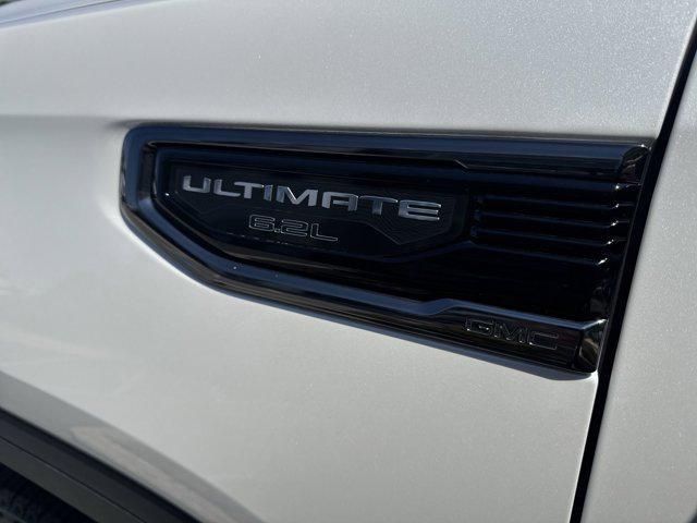 Photo of 2023 White Frost Tricoat GMC Sierra 1500