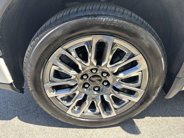 Photo of 2023 White Frost Tricoat GMC Sierra 1500