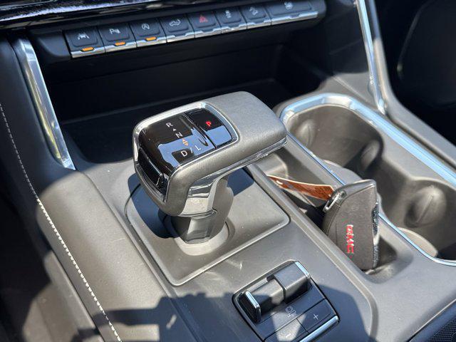 Photo of 2023 White Frost Tricoat GMC Sierra 1500