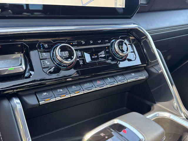 Photo of 2023 White Frost Tricoat GMC Sierra 1500