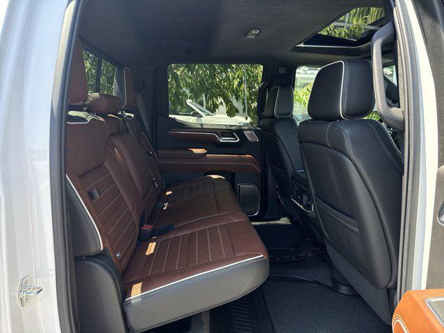 Photo of 2023 White Frost Tricoat GMC Sierra 1500