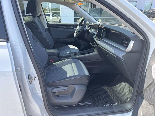 Photo of 2025 Pure White Volkswagen Tiguan