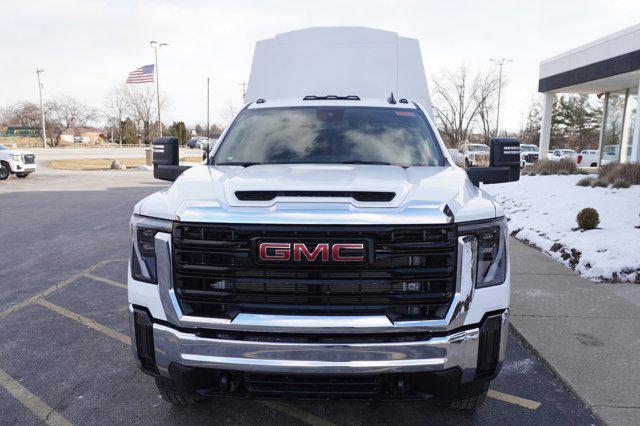 Photo of 2025 Summit White GMC Sierra 3500