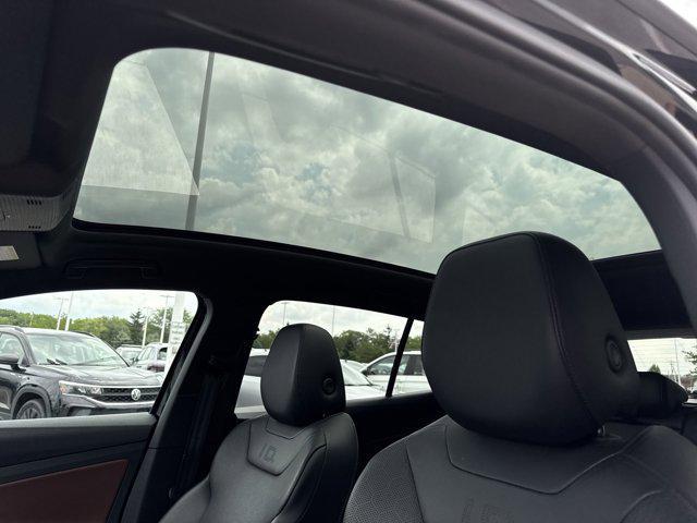 Photo of 2021 Mythos Black Metallic Volkswagen ID.4