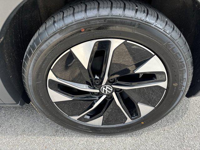 Photo of 2021 Mythos Black Metallic Volkswagen ID.4