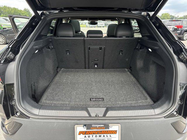 Photo of 2021 Mythos Black Metallic Volkswagen ID.4