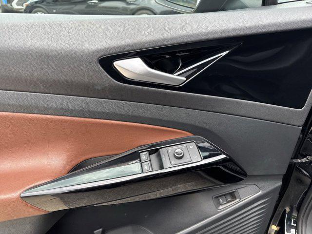 Photo of 2021 Mythos Black Metallic Volkswagen ID.4