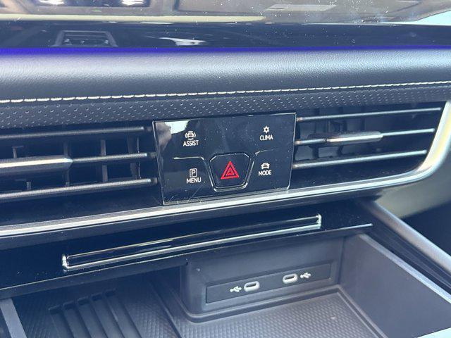 Photo of 2025 Opal White Pearl Volkswagen Atlas