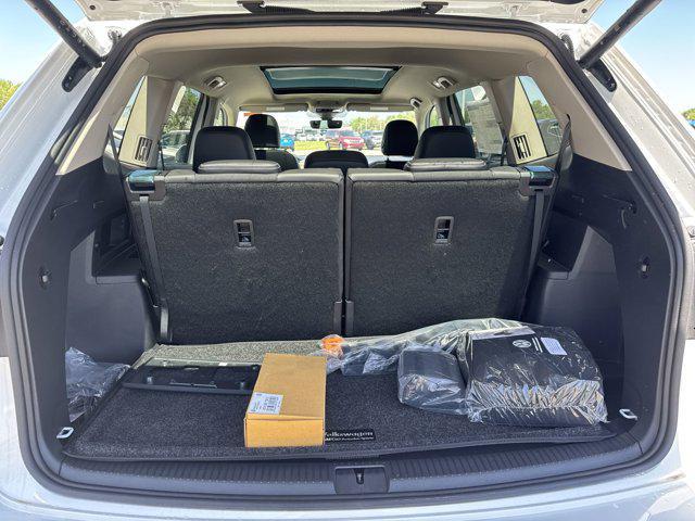 Photo of 2025 Opal White Pearl Volkswagen Atlas