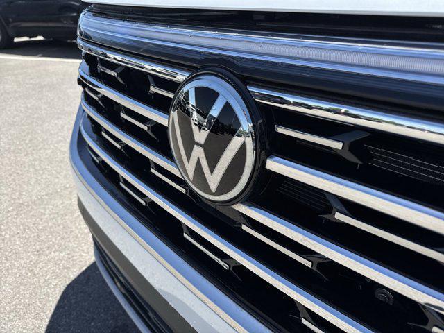 Photo of 2025 Opal White Pearl Volkswagen Atlas