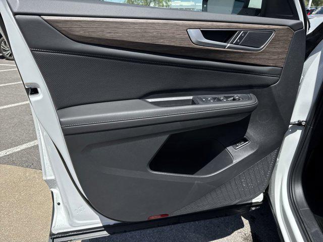 Photo of 2025 Opal White Pearl Volkswagen Atlas