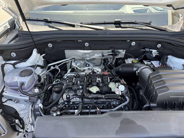 Photo of 2025 Opal White Pearl Volkswagen Atlas