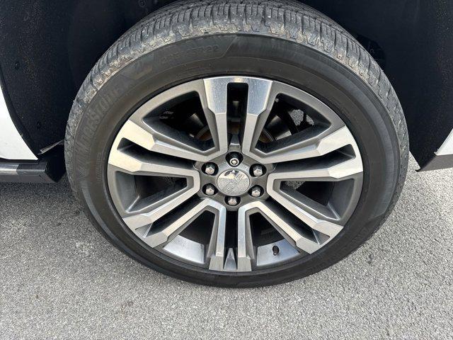 Photo of 2019 Summit White GMC Yukon