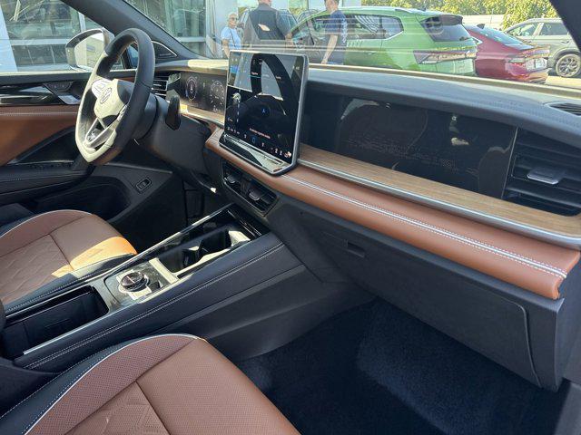 Photo of 2025 Monterey Blue Pearl Volkswagen Tiguan