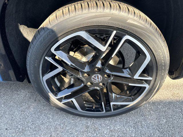 Photo of 2025 Monterey Blue Pearl Volkswagen Tiguan