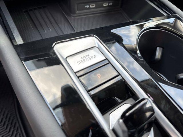Photo of 2025 Pure Gray Volkswagen Atlas