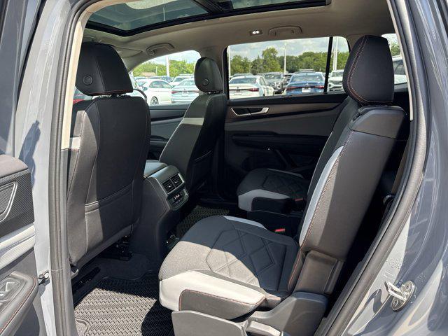 Photo of 2025 Pure Gray Volkswagen Atlas