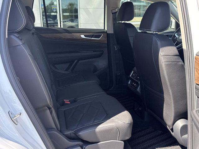 Photo of 2026 opal white pearl Volkswagen Atlas