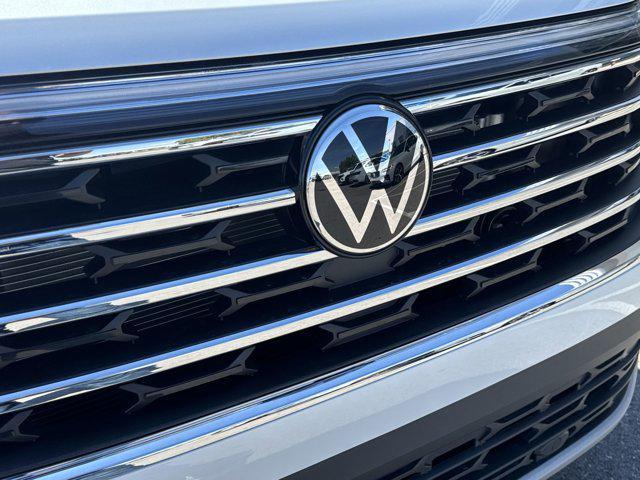 Photo of 2026 opal white pearl Volkswagen Atlas