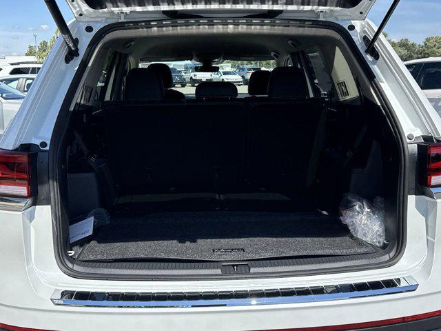 Photo of 2026 opal white pearl Volkswagen Atlas
