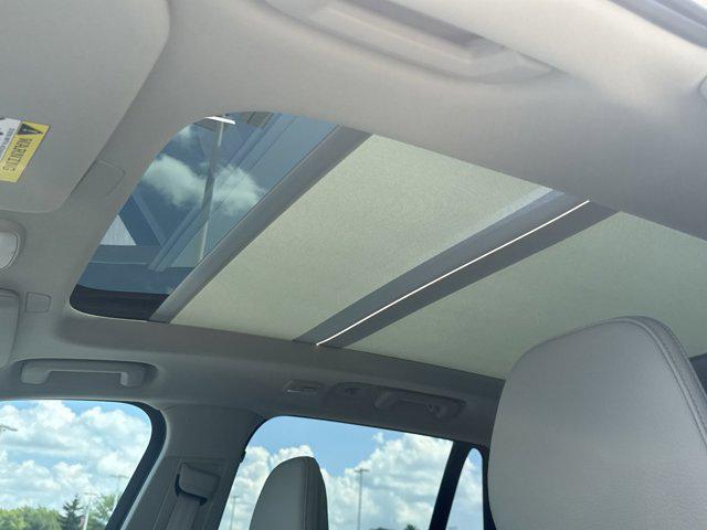 Photo of 2025 Crystal White Metallic Volvo XC90