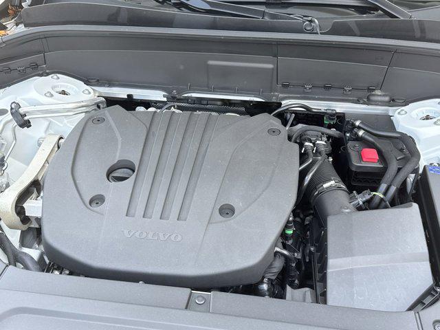 Photo of 2025 Crystal White Metallic Volvo XC90