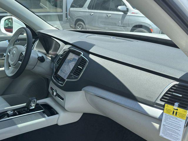 Photo of 2025 Crystal White Metallic Volvo XC90