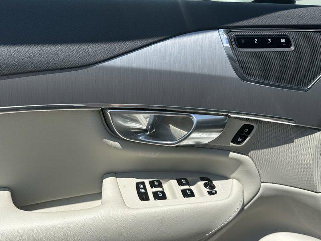 Photo of 2025 Crystal White Metallic Volvo XC90