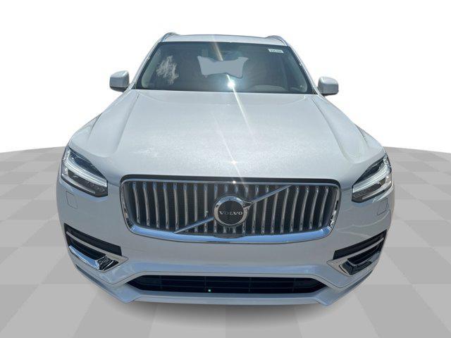 Photo of 2025 Crystal White Metallic Volvo XC90