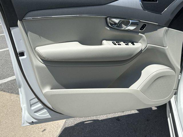 Photo of 2025 Crystal White Metallic Volvo XC90