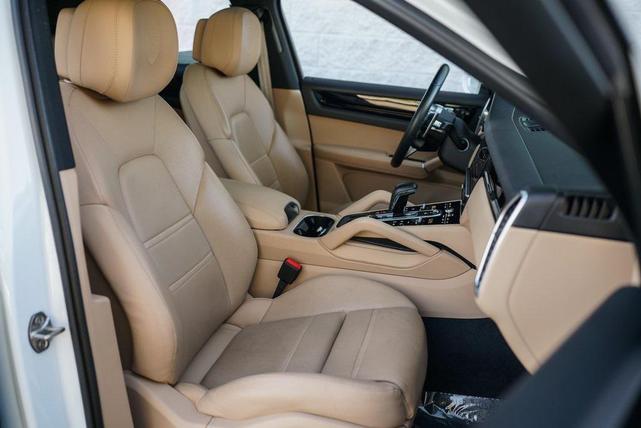 Photo of 2022 Gray Porsche Cayenne