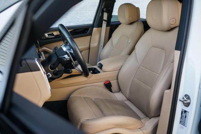 Photo of 2022 Gray Porsche Cayenne