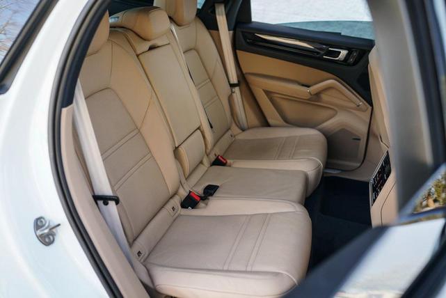 Photo of 2022 Gray Porsche Cayenne