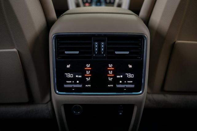 Photo of 2022 Gray Porsche Cayenne