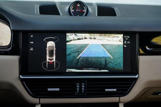 Photo of 2022 Gray Porsche Cayenne