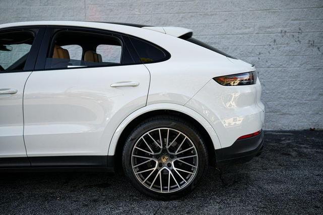 Photo of 2022 Gray Porsche Cayenne