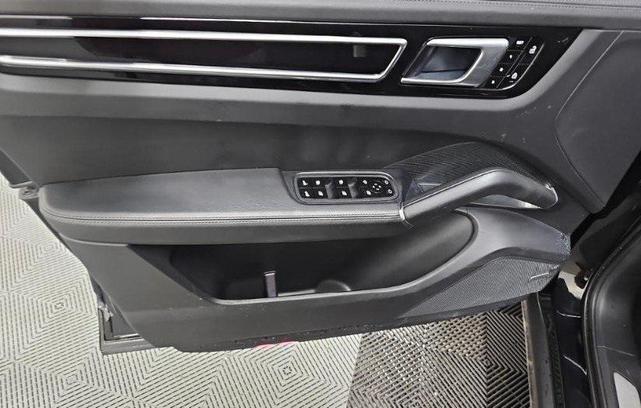 Photo of 2021 Black Porsche Cayenne