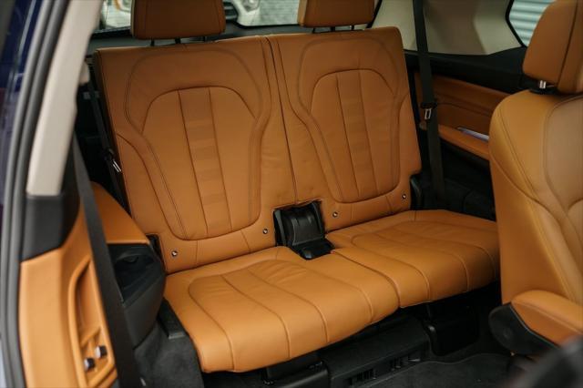 Photo of 2022 Tanzanite Blue II Metallic BMW X7
