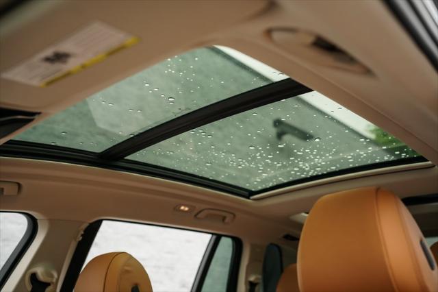 Photo of 2022 Tanzanite Blue II Metallic BMW X7