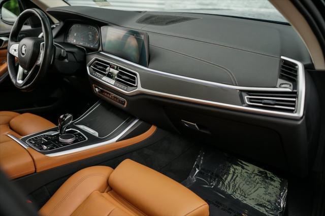 Photo of 2022 Tanzanite Blue II Metallic BMW X7