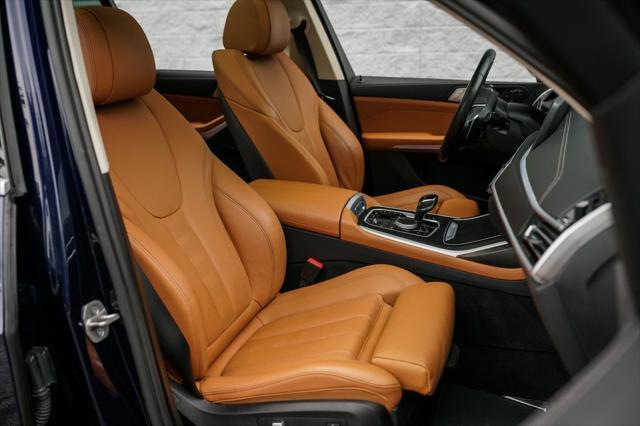 Photo of 2022 Tanzanite Blue II Metallic BMW X7
