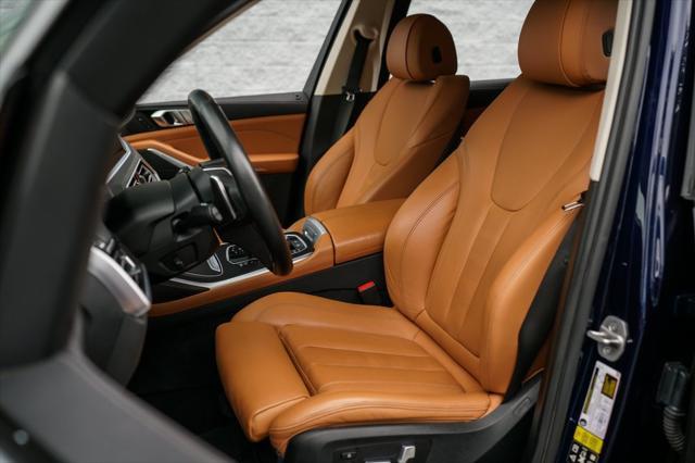 Photo of 2022 Tanzanite Blue II Metallic BMW X7