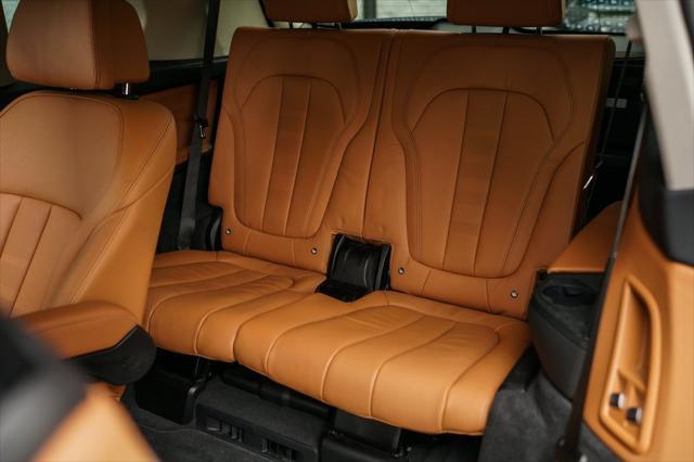 Photo of 2022 Tanzanite Blue II Metallic BMW X7