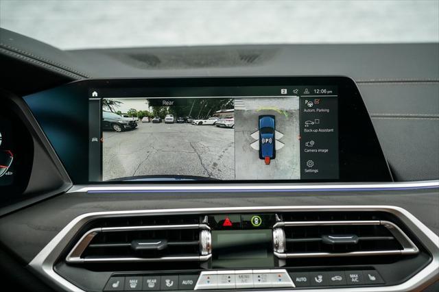 Photo of 2022 Tanzanite Blue II Metallic BMW X7