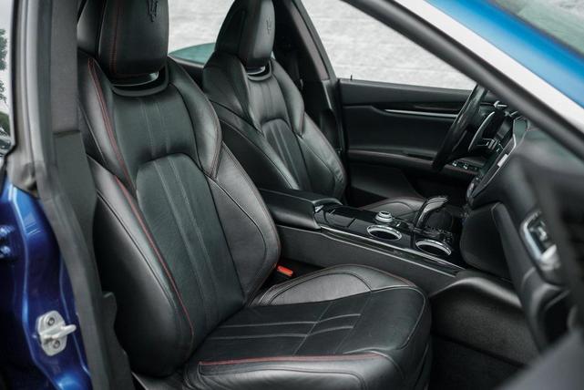 Photo of 2020 Blue Maserati Ghibli